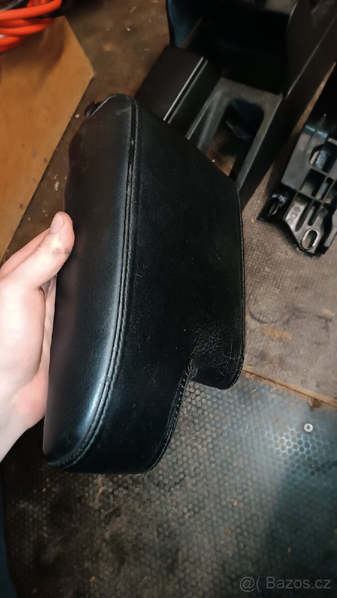 Středový tunel s loketní opěrkou z bmw e36 sedan - 10