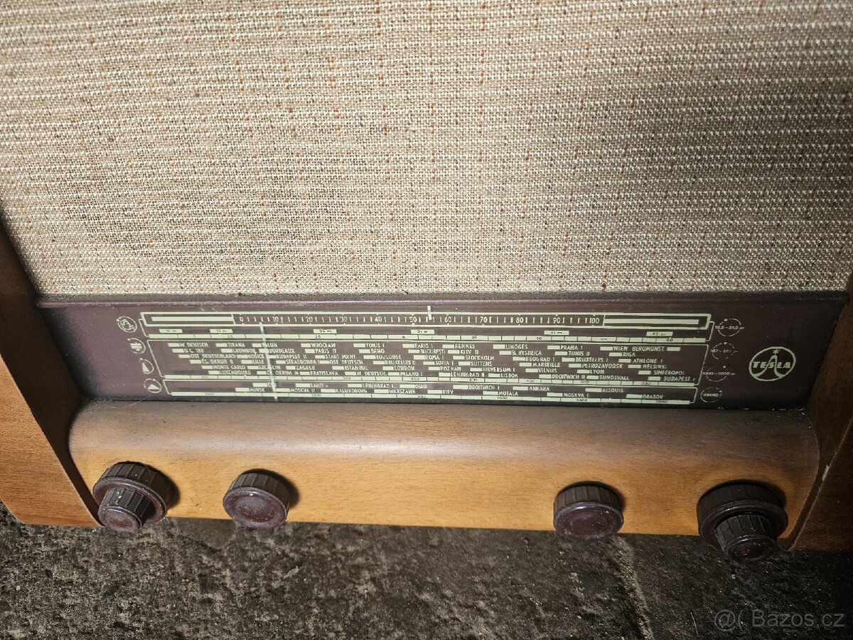 Retro rádio Tesla - 10
