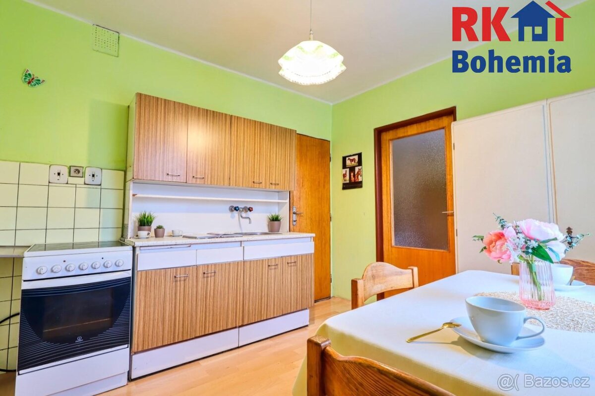 Nabízím k prodeji 2 rodinné domy s velkým pozemkem v obci By - 10