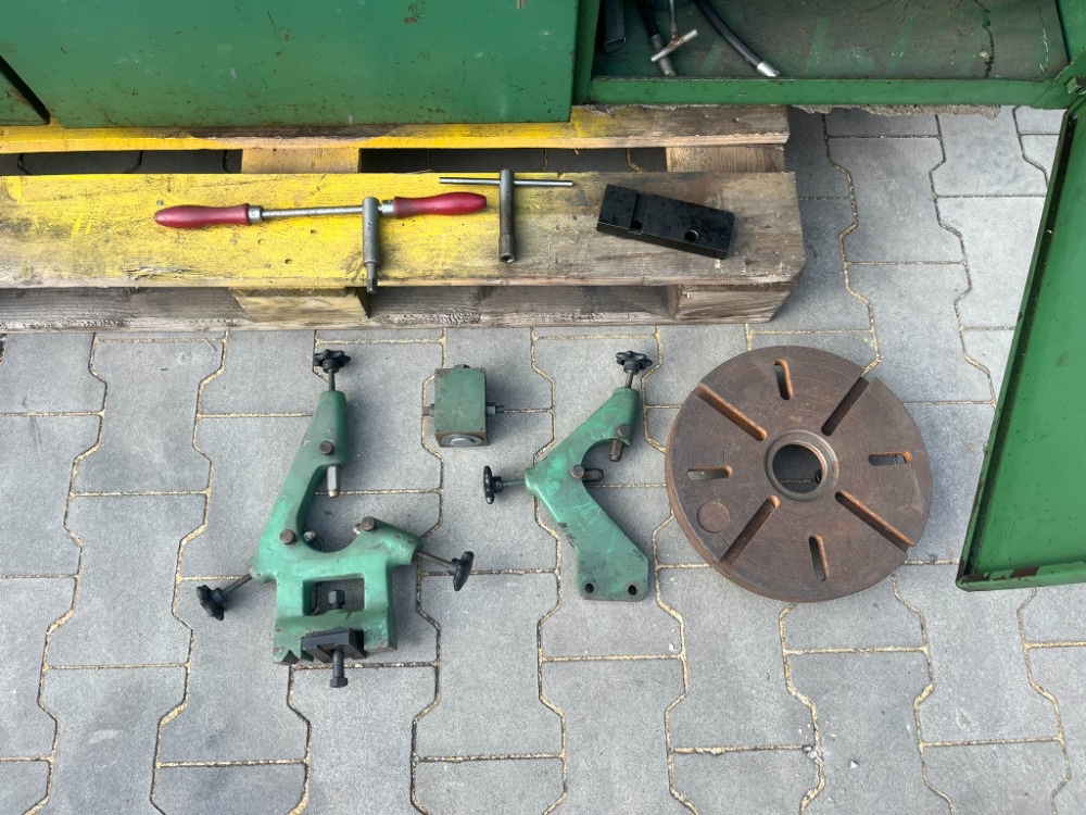 226. Soustruh C8C - 10