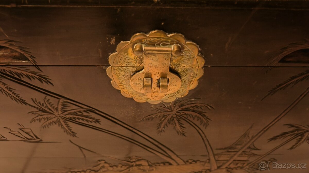 Stará truhla asijský motiv - 10