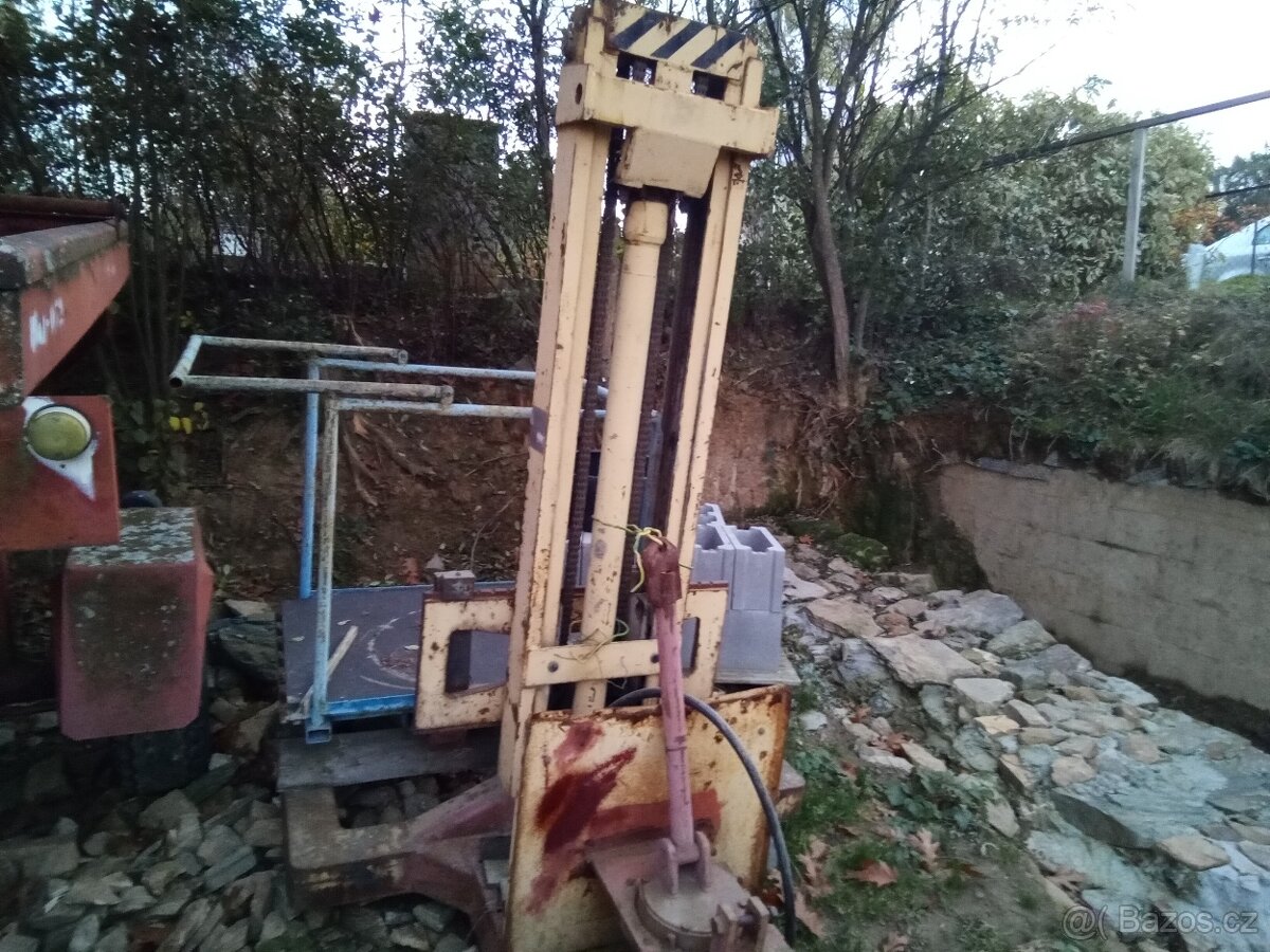 Zvedací zařízení z plošinou tažené - 10
