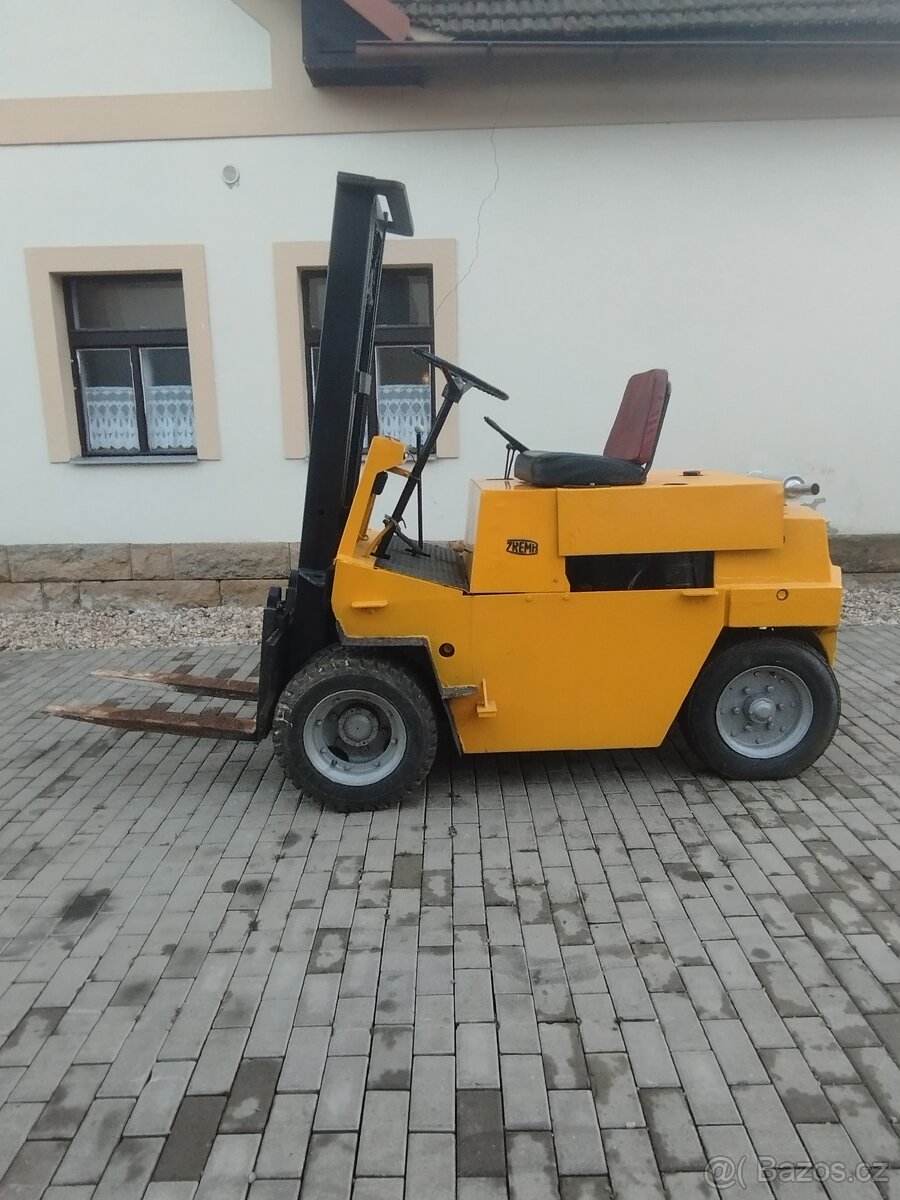 Prodám Vzv destu nosnost 2.5t - 10