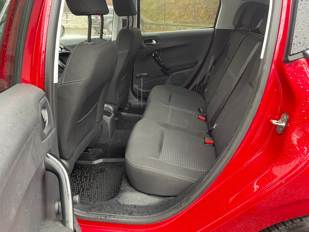 Prodám Peugeot 208 1,2 benzín 81kW, rok 2015, STK 6/2027 - 10