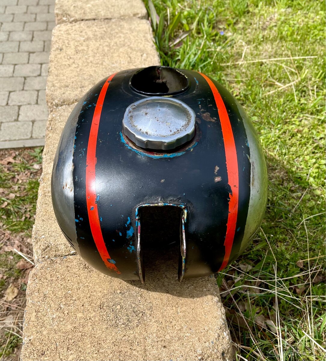 Jawa ČZ 250 350 kývačka - nádrž s víčkem - 10