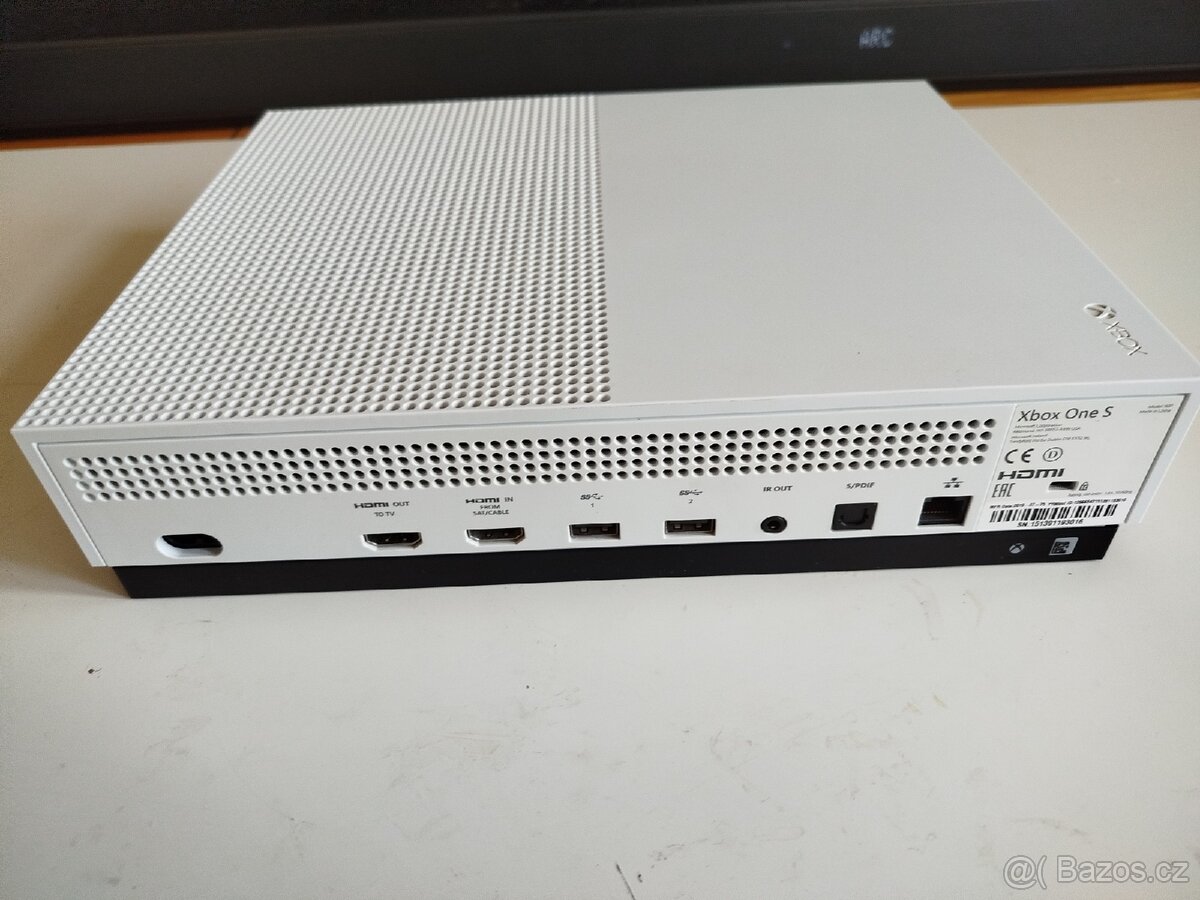 Xbox One S 1TB, Kinect, 30 her pro děti + krabice - 10