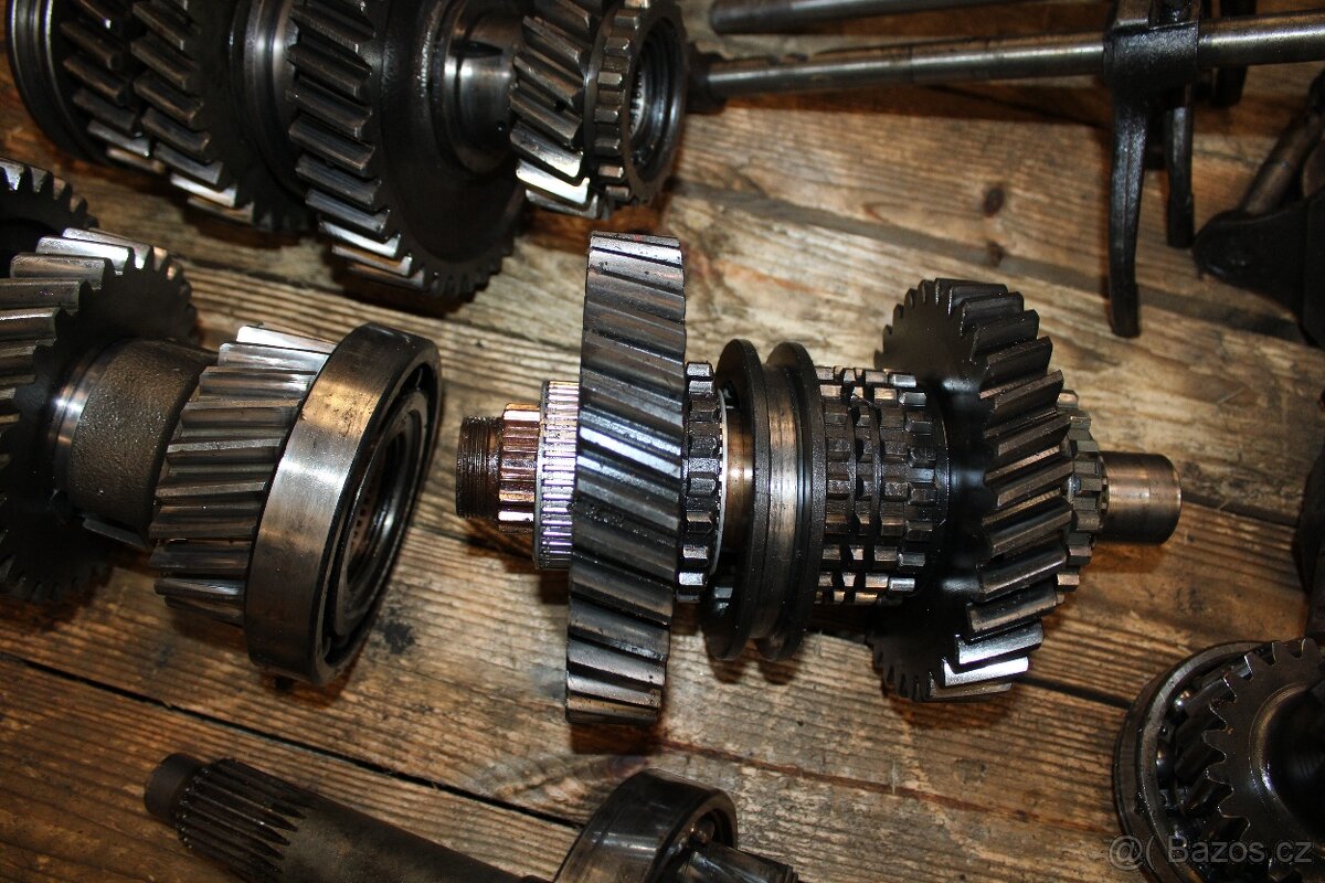 Zetor crystal převodovka obal meziskříň soukolí - 10