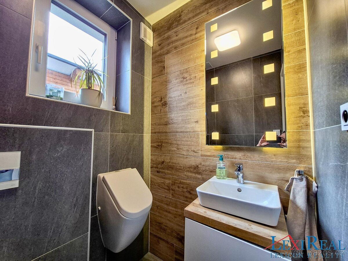 řadový rodinný dům 164 m2, 211 m2 zahrada, nadstandartní vyb - 10