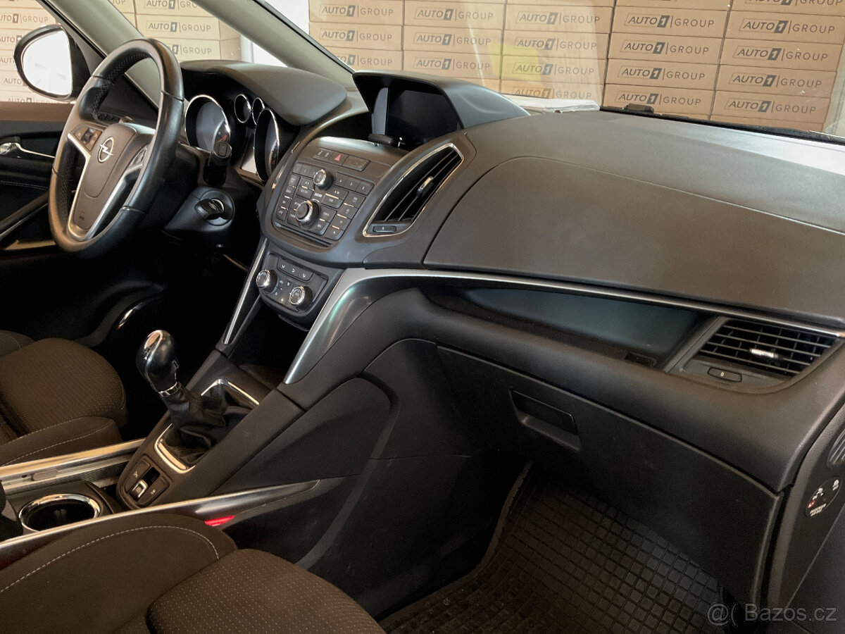 Opel Zafira Tourer 2.0 CDTI Cosmo - 7MÍST - 10