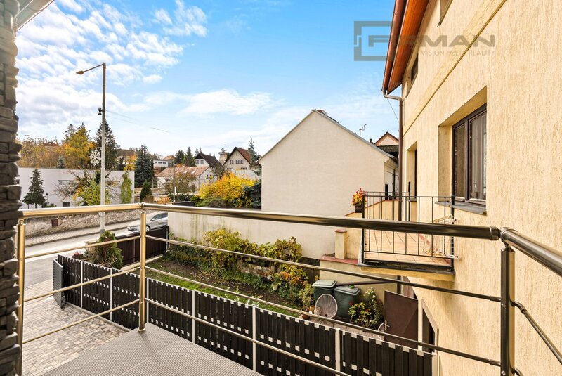 Prodej nadstandardního atypického bytu 3kk + podkrovní míst - 10