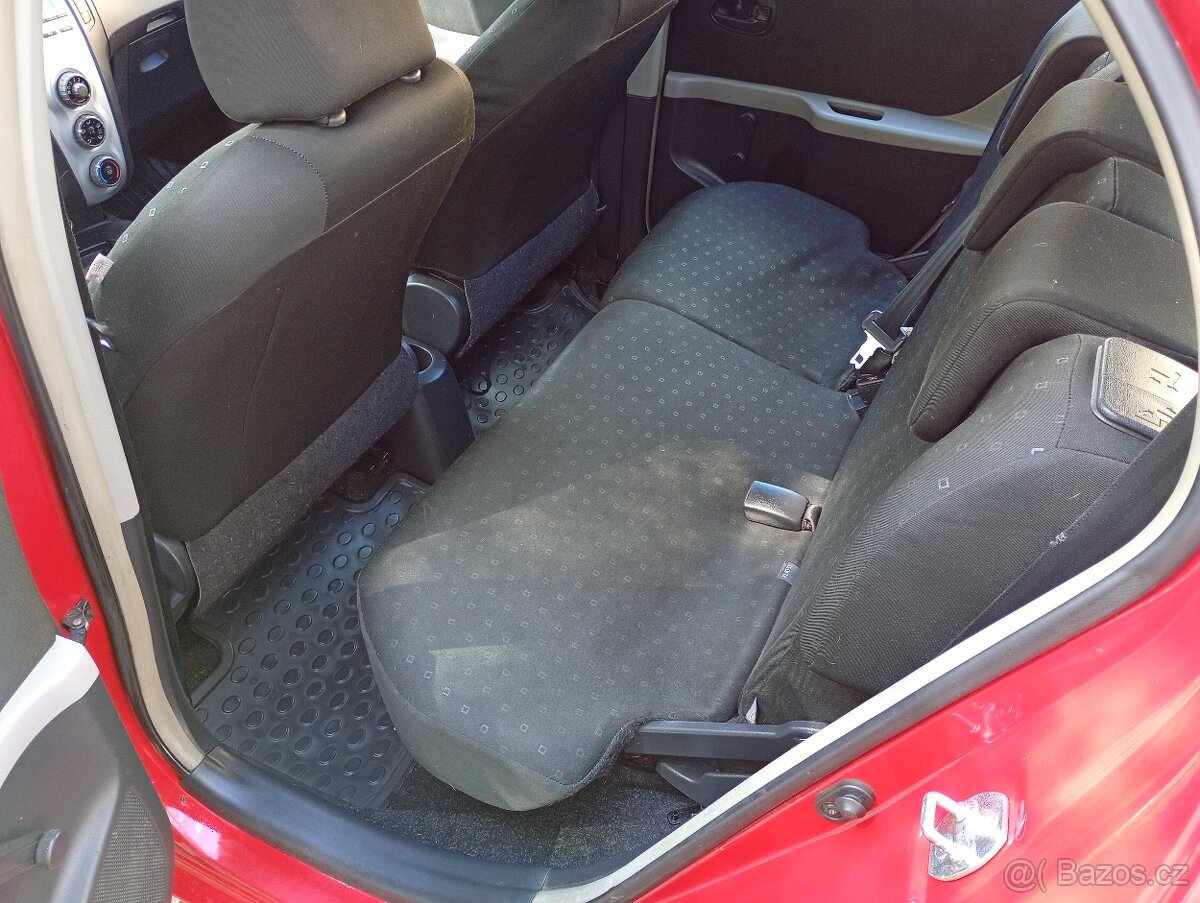 Toyota Yaris 1.3i - 10
