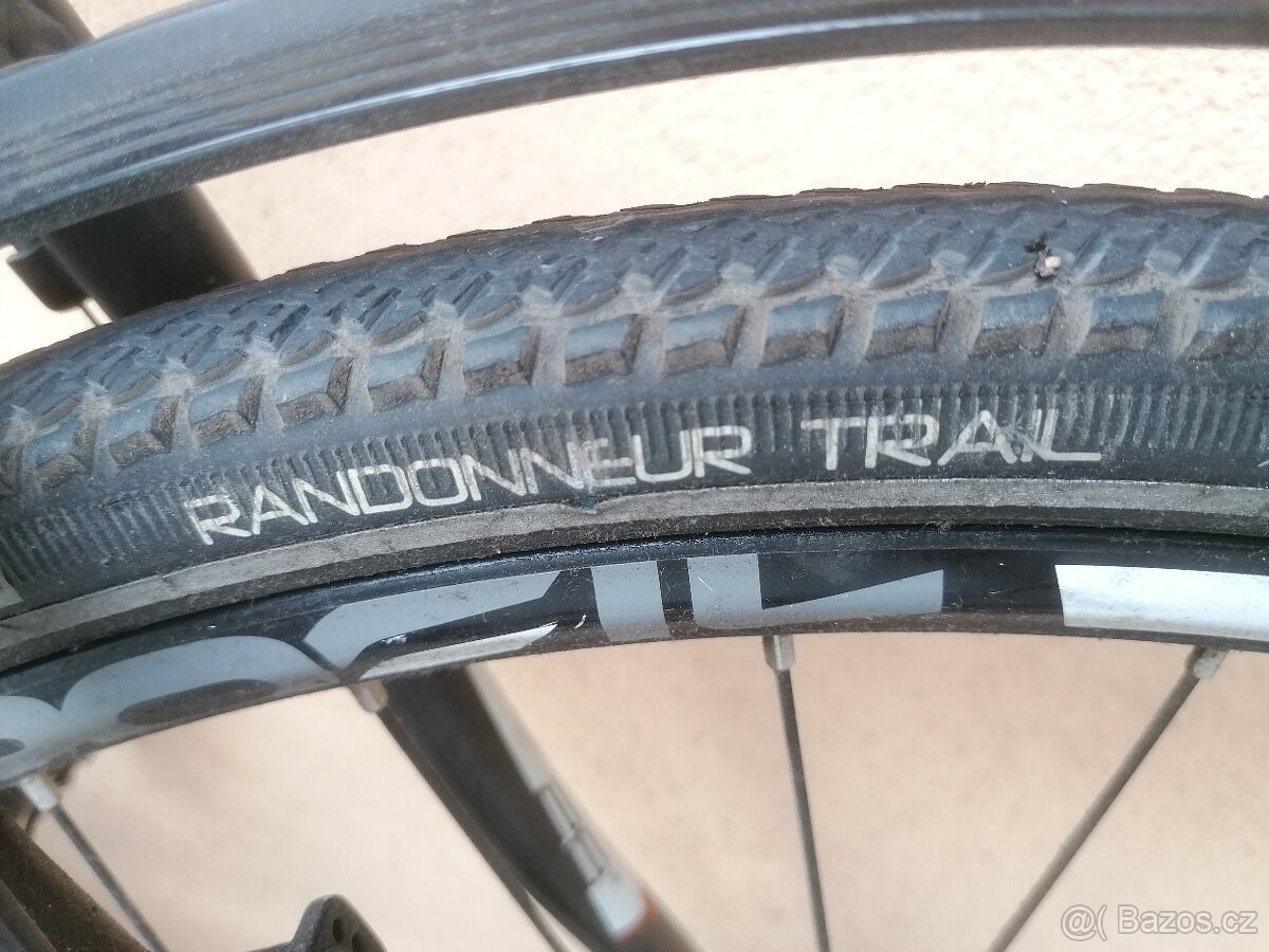 ,trekové kolo SCUD - 10