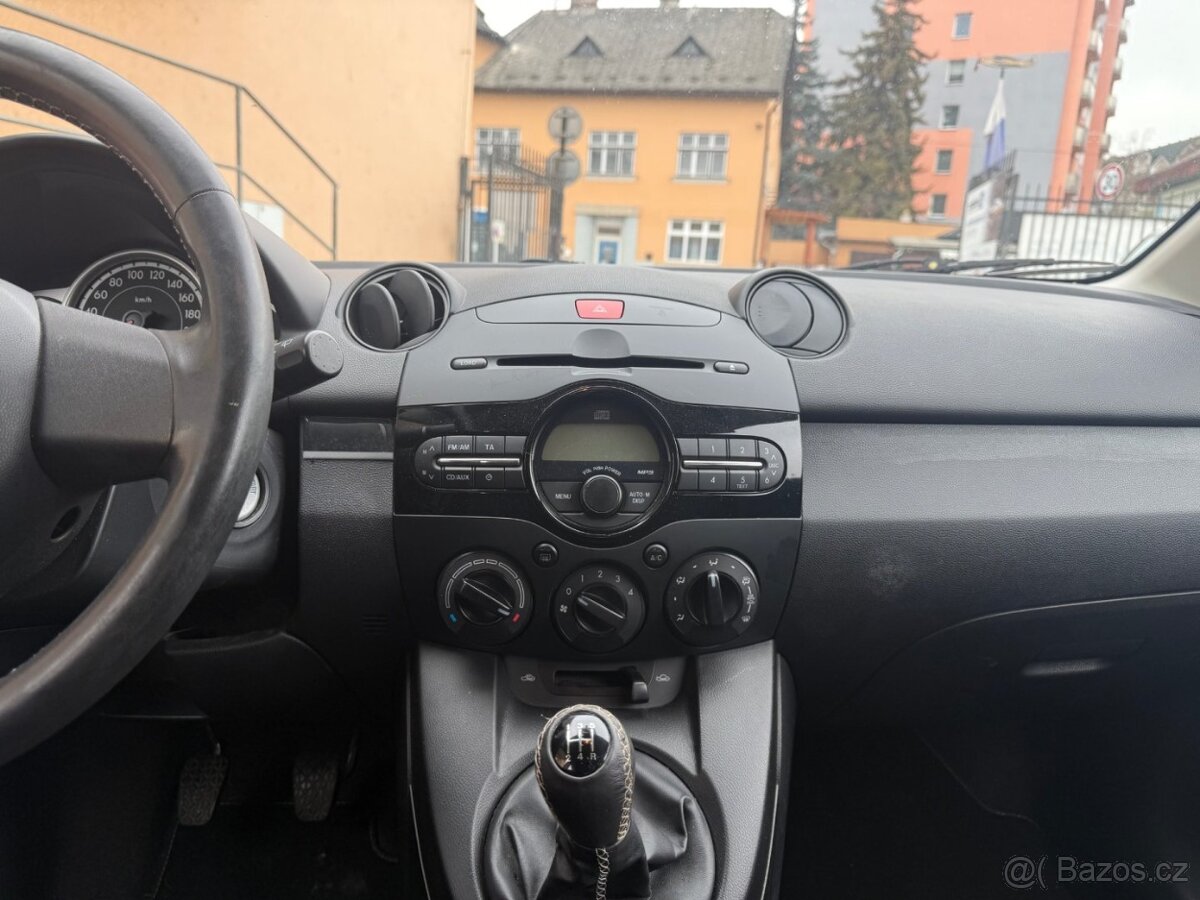 Mazda 2 1.3 - 10