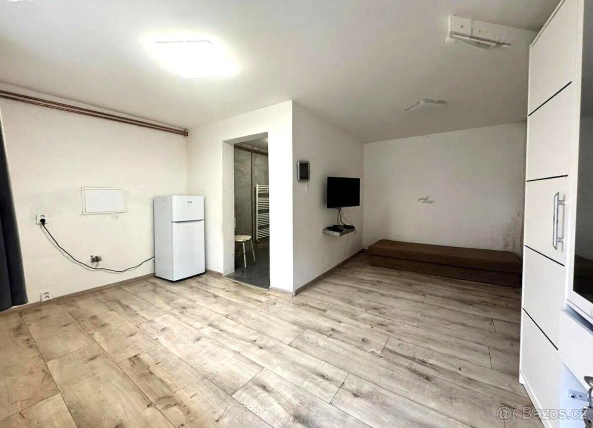 Prodej, rodinný dům 3+1, 466 m2, Božice, okr. Znojmo - 10