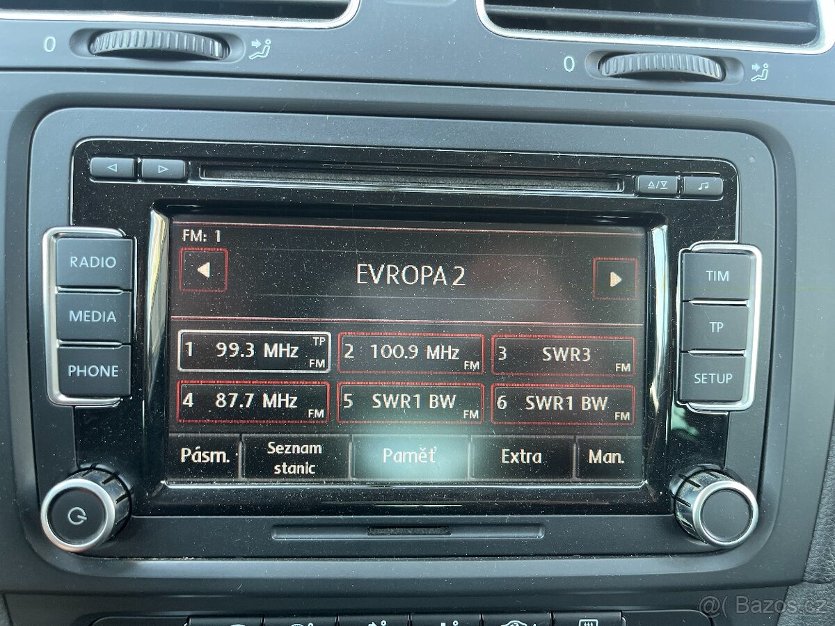 VW Golf 1.6 MPi Senzory, ALU, Výhřev Sedadel - 10