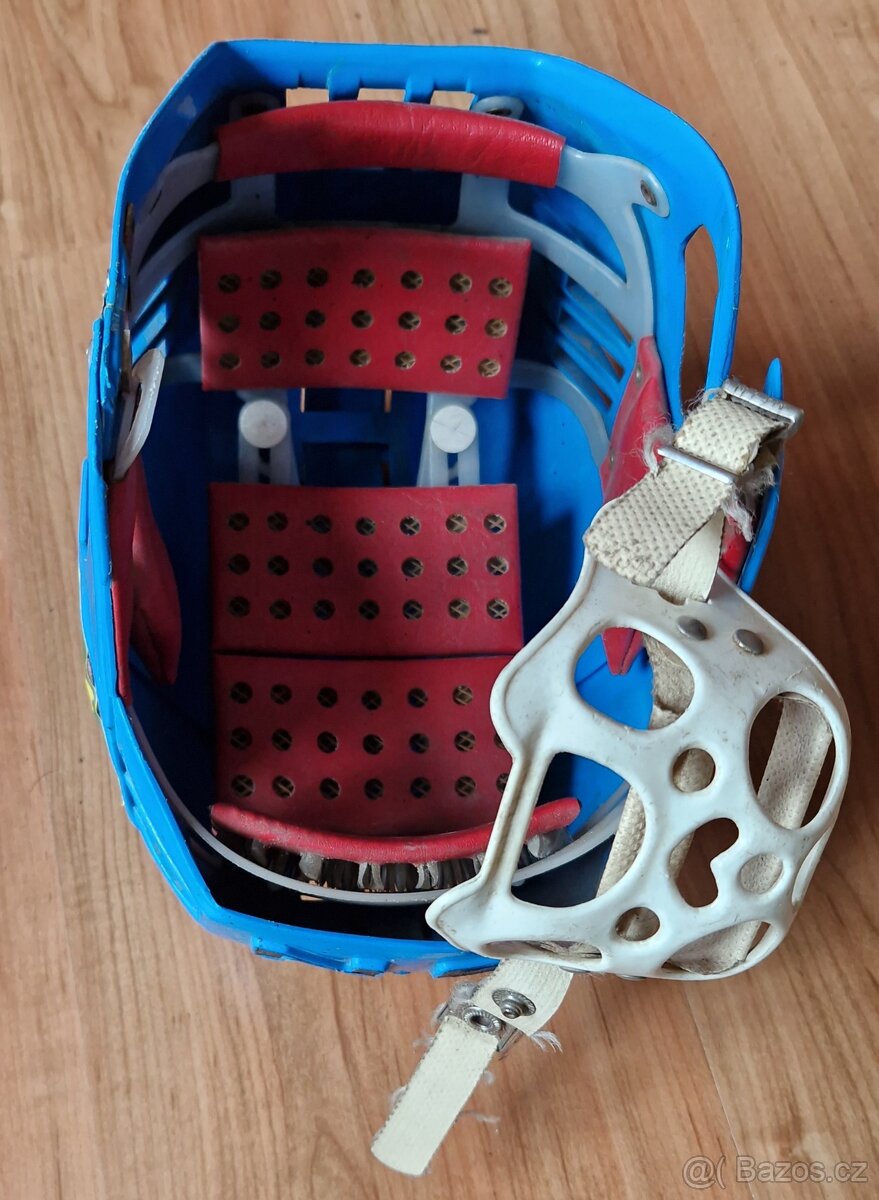 Kapslíkovka - dvě staré dětské flinty a tři přilby Okula - 10