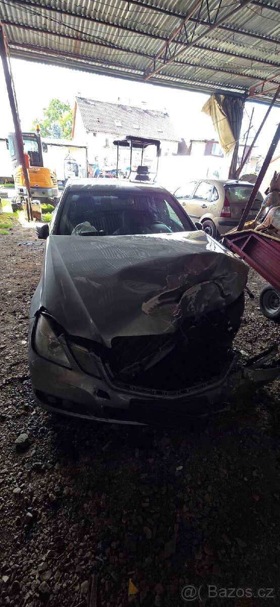 Mercedes Benz e212 - 10