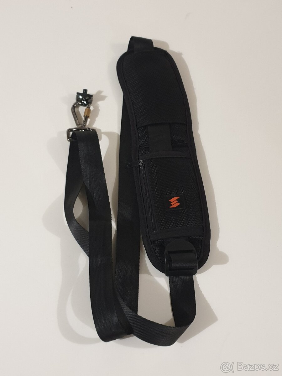 Drobné příslušenství k focení - popruhy, krytky, karabiny - 10