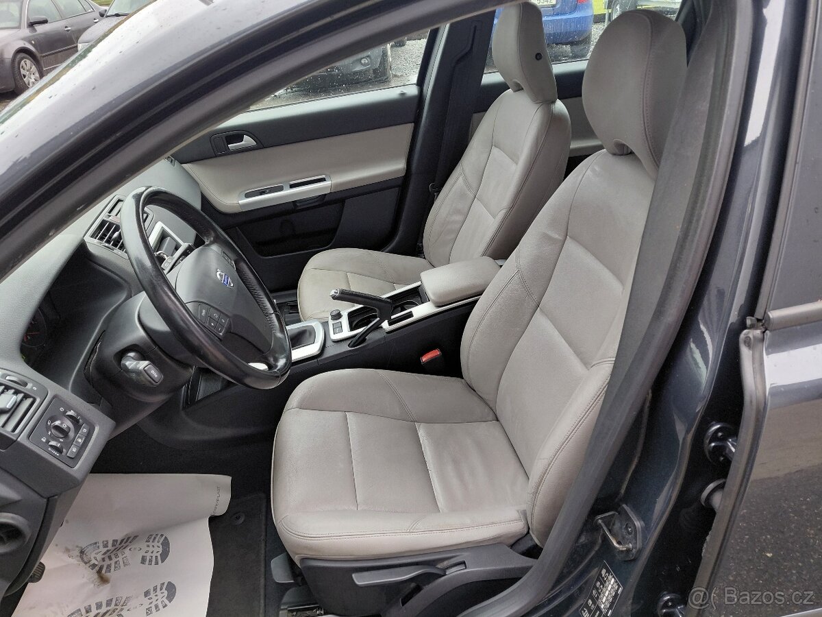 VOLVO V50, 1.6D, r.10, 155000km, VELMI SOLIDNÍ - 10