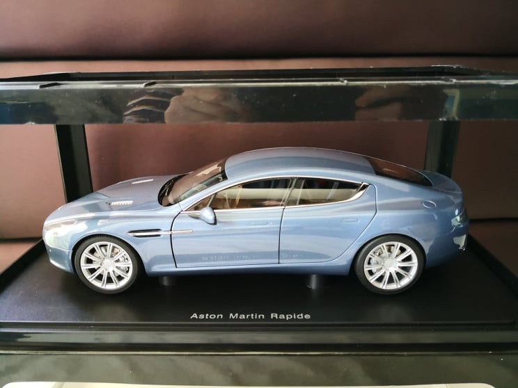 1:18 Autoart, Aston Martin - 10