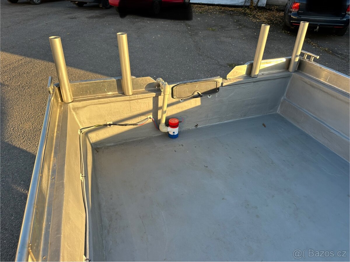 Rybářská laminátová loď - 10