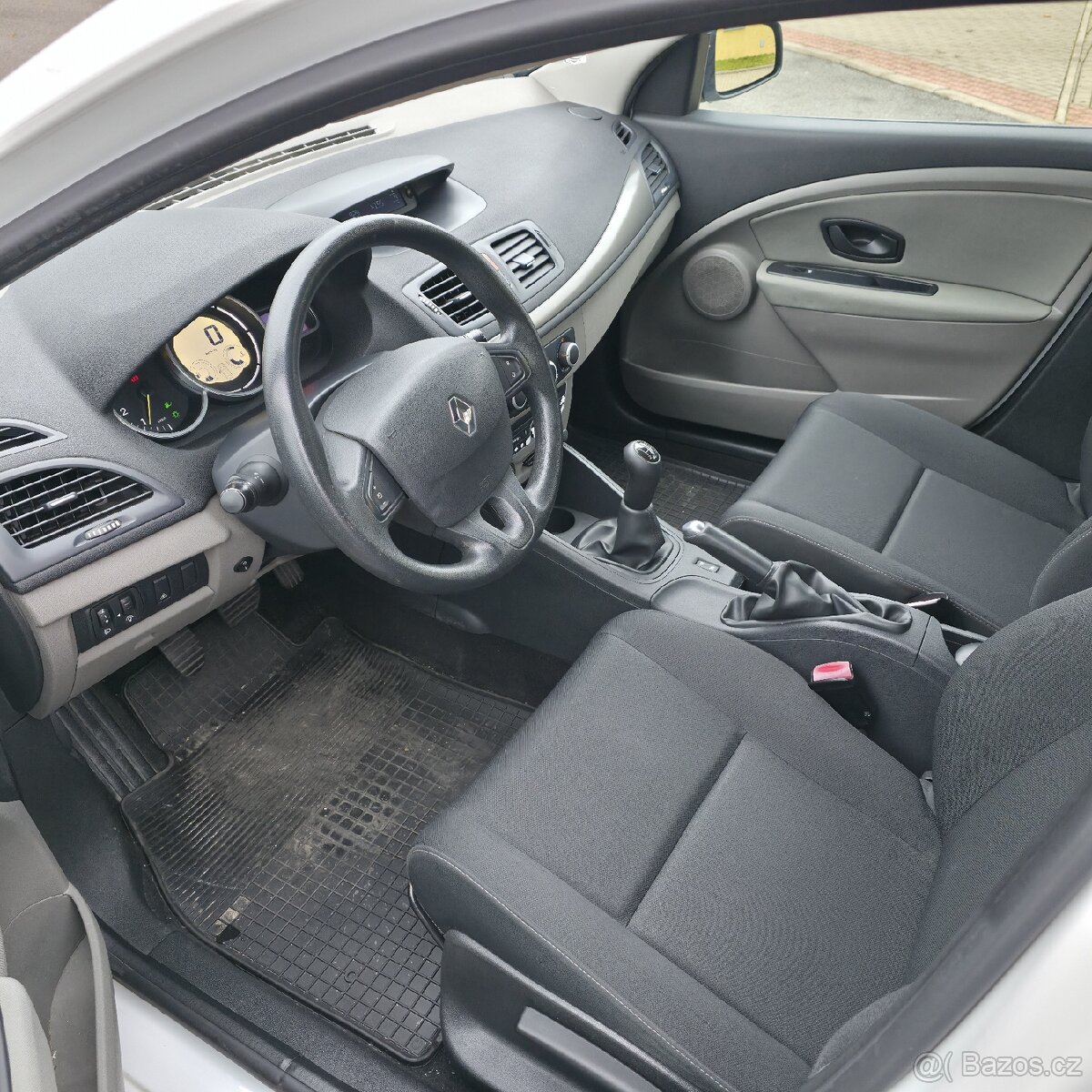 Prodám Renault Megane 3 / 1.5 DCI - 63 k.w / STK 3/27 - 10