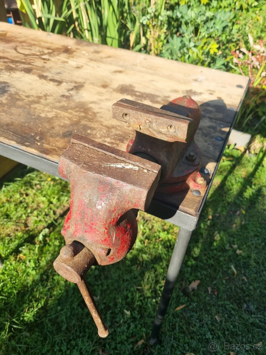 stůl se svěrákem - 10