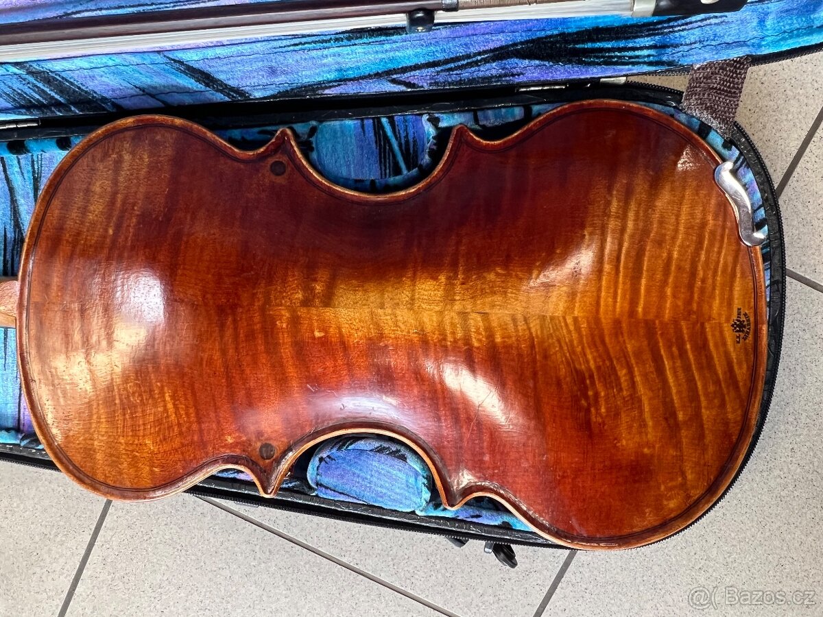 Prodám housle velmi staré a hysterické - 10