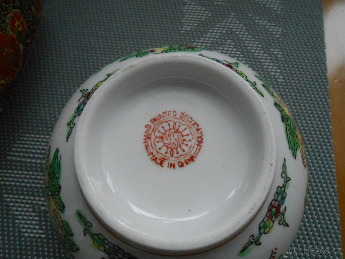 11kusů starý čínský porcelán - jedno víčko má lepenou špičku - 10