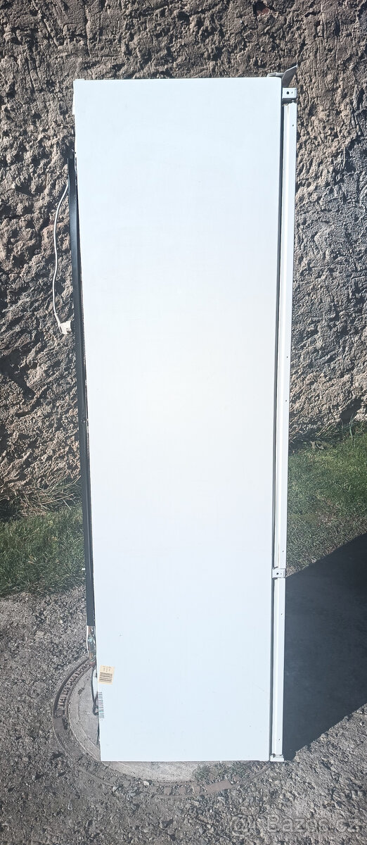 VESTAVNÁ CHLADNIČKA S MRAZNIČKOU LIEBHERR - 178cm - A+ - 10
