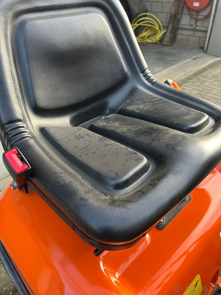 Minibagr Kubota U10 s nulovým přesahem zádě - 10