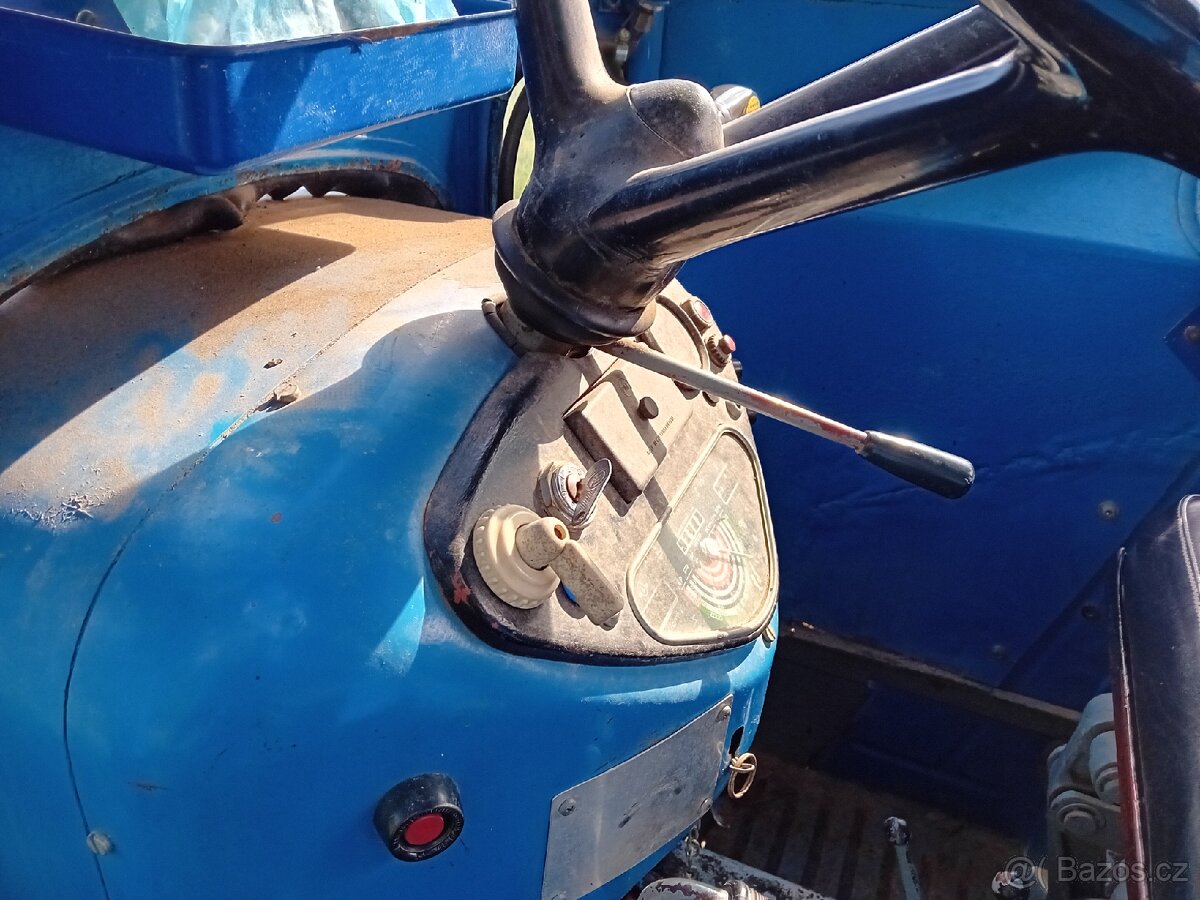 Zetor 3011, ochranný rám, kabina, zachovalý - 10