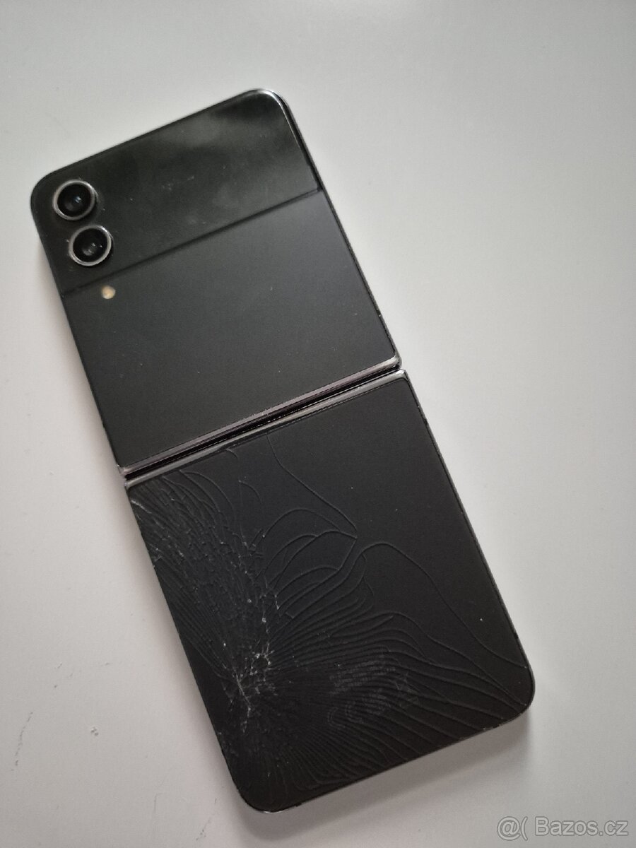 Samsung Galaxy Z Flip 4 - 10