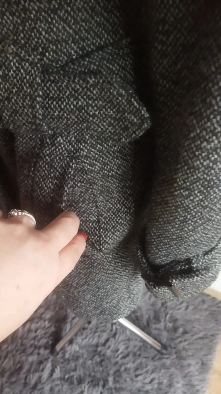 Prodám krásný šedo černý kabát s páskem - 10