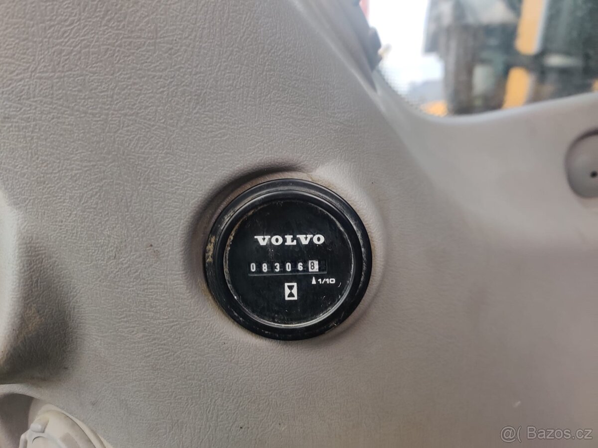 Kolový otočný bagr VOLVO EWR 150 E - 10