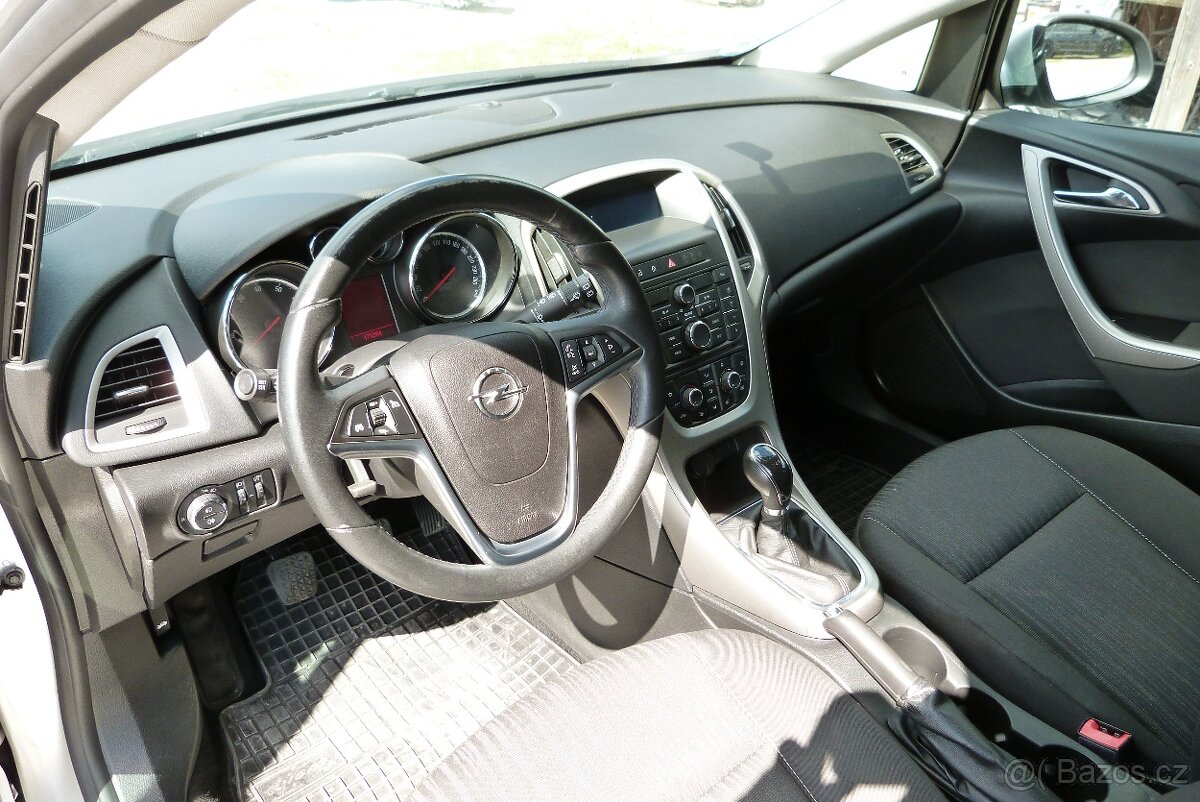 Opel Astra 1.4i Turbo 103 kw - 10