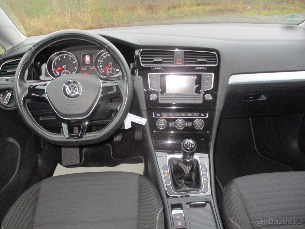 VW Golf VII kombi 1.2TSi 81kW VÝHŘEV 6st.MAN 2015 - 10