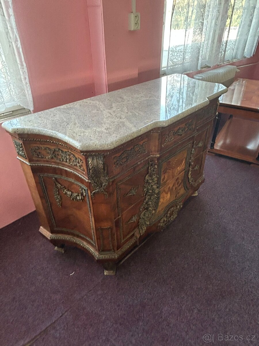 Starožitný nábytek - 10