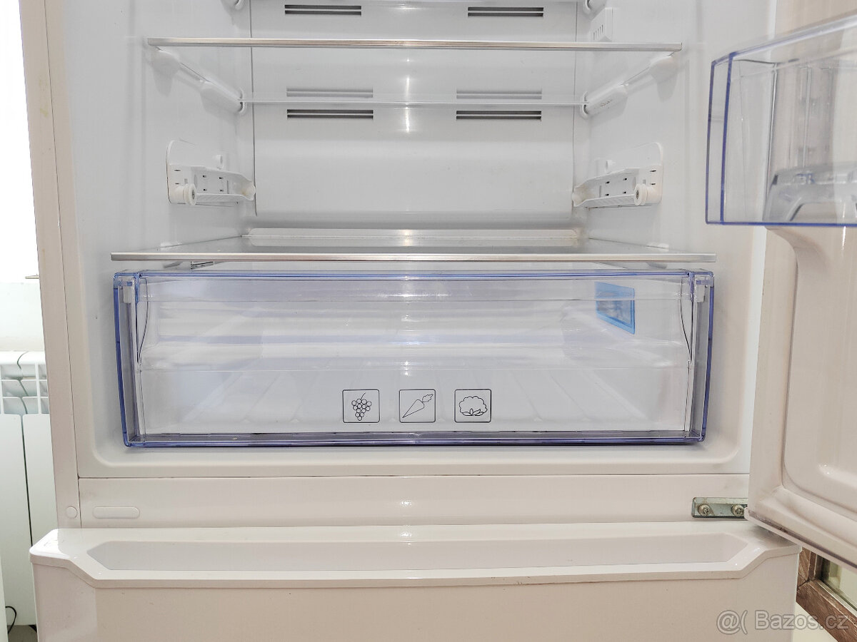 Lednice s mrazákem BEKO CN237231 K60365NE Na díly - 10