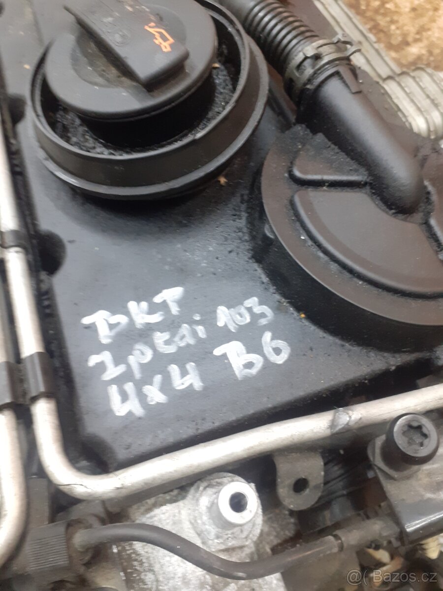 Motor bkp zatím celý,jede ale nemaže - 10