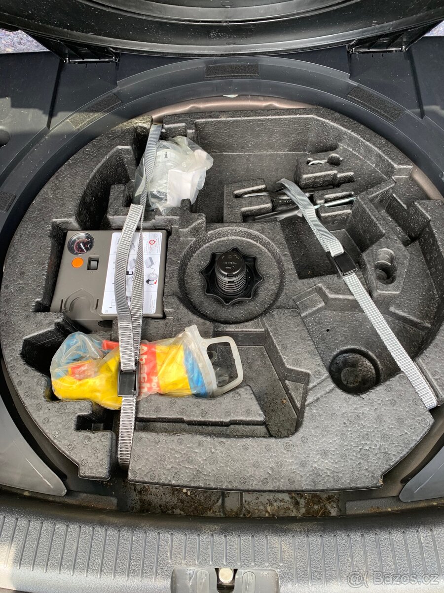 Volkswagen Touran 1.4TSI Life - 10