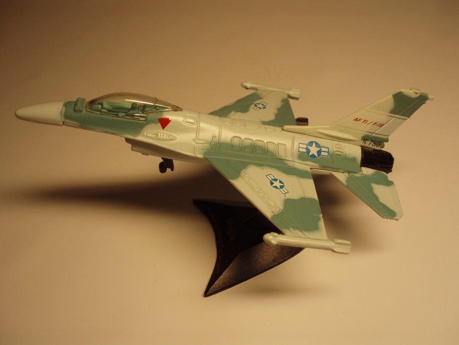2xMaisto F-15Eagle; F-16 FightingFaclcon - 10
