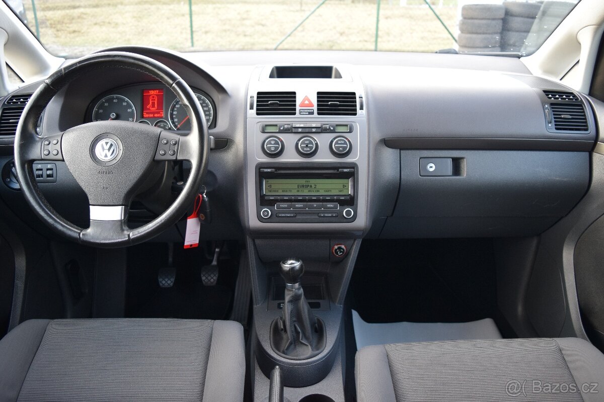 Volkswagen Touran 1.4 TSI 7MÍST VYHŘEV BOHATÁ VÝBAVA - 10