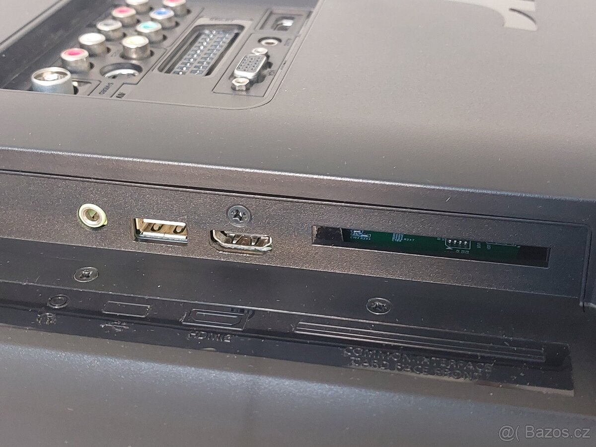 Monitor Acer + držák na zeď - 10