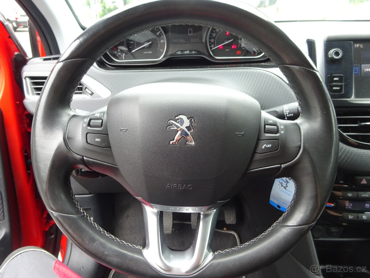 PEUGEOT 208 1,2 PURETECH,GARANCE KM - 10