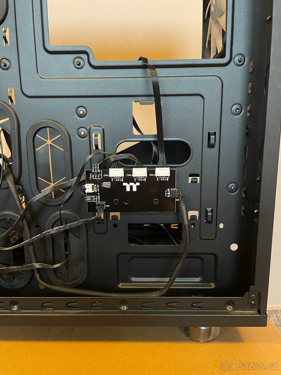 Prodám case ThermalTake View 31 - 10