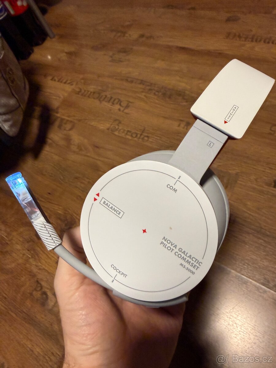 Sluchátka a ovladač Starfield - 10