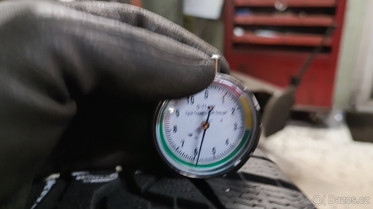 18" Nokian WRd4 225/50/18 XL - 10