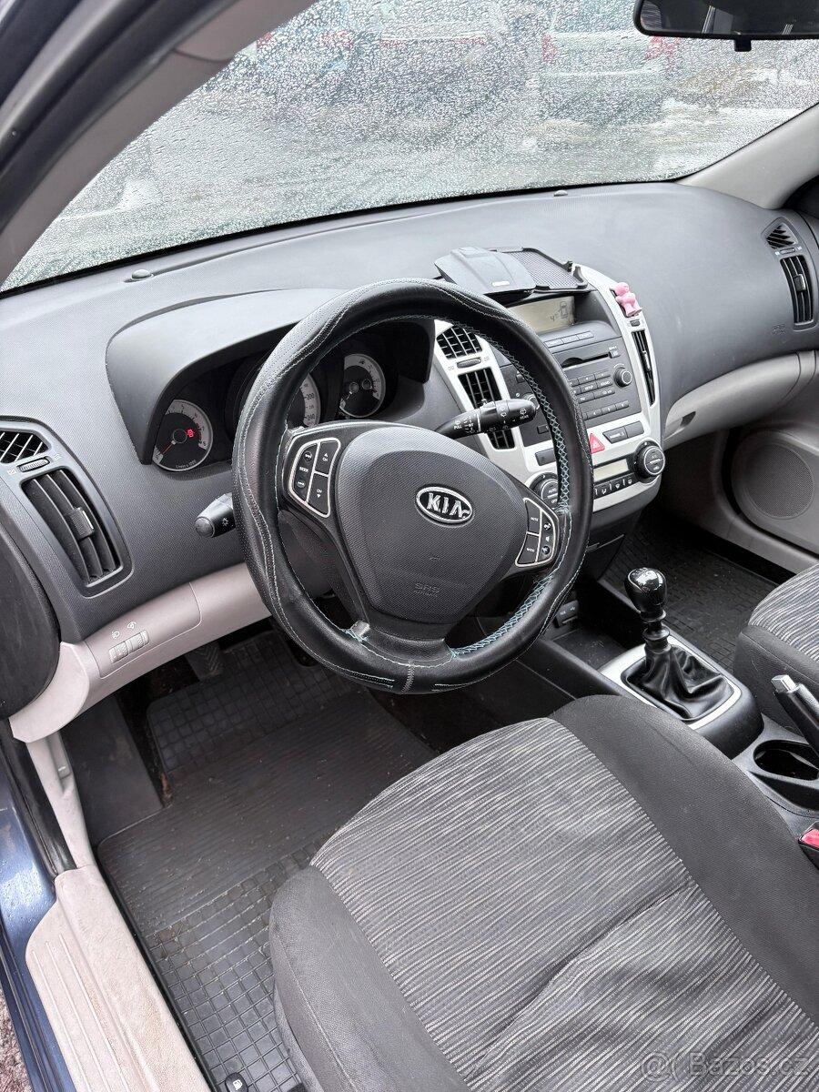 Kia ceed 2007 1,4 benzín - 10