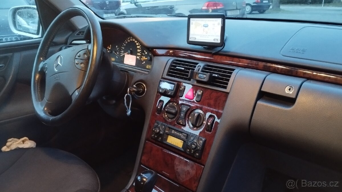 Mercedes-Benz E320 W210 - 10